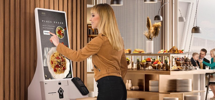 totems-y-pantallas-lg-2025